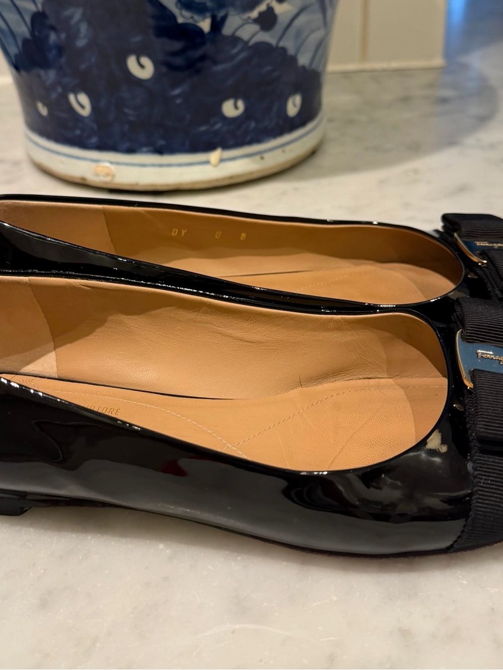 Salvatore Ferragamo Black Patent Varina Bow Ballet Flats - Picture 2 of 7